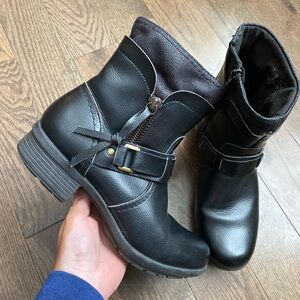 Clarks Riddle Avant Ankle Moto Boots Black Women’s 7